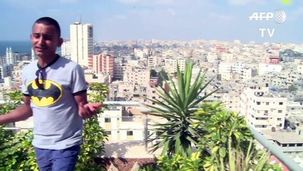 Adel Mechoukhi chante les chats et la lessive contre la déprime