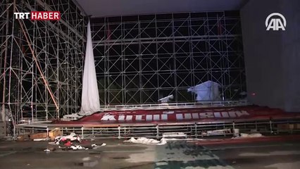 AKM'de tören için kurulan platform yıkıldı