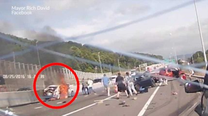 Ces courageux anonymes ont sorti une femme de sa voiture en feu