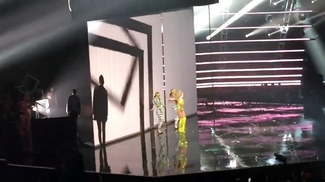 Britney Spears - Make Me... ft. G-Eazy Live VMA 2016 Alternate Version Part 2