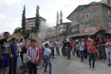 Hakkari'de Su Eylemi Yapan Kadınları Polis Müdürü İkna Etti