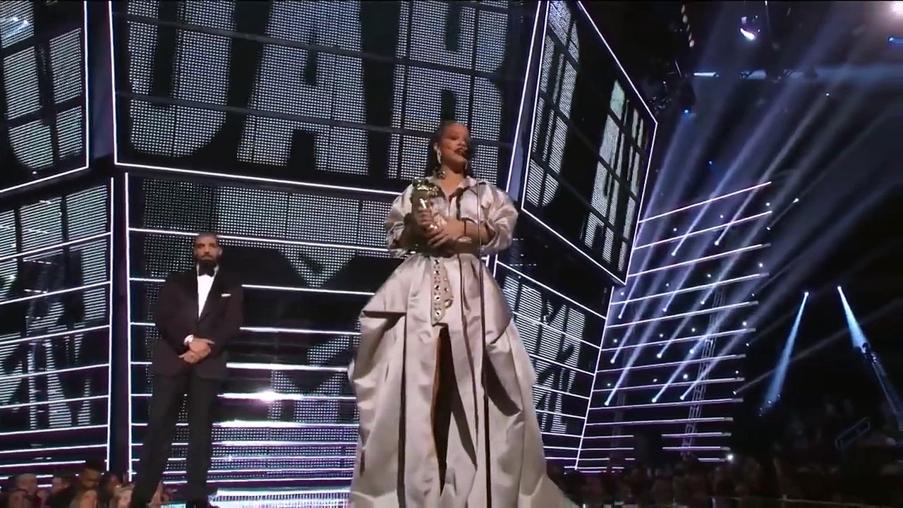 Rihanna Accepts Michael Jackson Vanguard Award | 2016 Video Music Awards | MTV