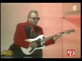 Michel serrault dans un groupe de rock document