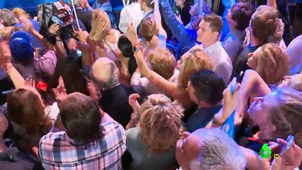 El Intermedio despide temporada desde el balcón del éxito, el del PP, al ritmo de '¡Yo soy evasor!'