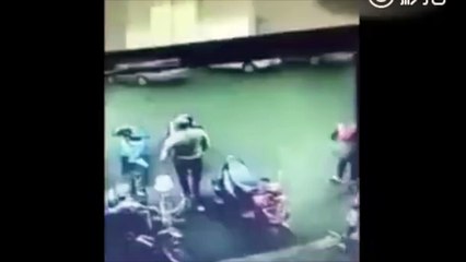 Attempted Kidnapping - Chinese Children Taken Away in Broad Daylight