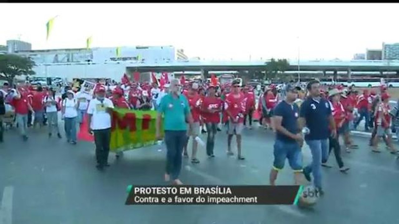 Grupos contra e a favor do impeachment ocupam a Esplanada dos Ministérios