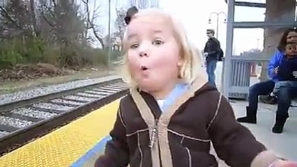 Hayatında İlk Defa Tren Gören Çocuğun Heyecanı