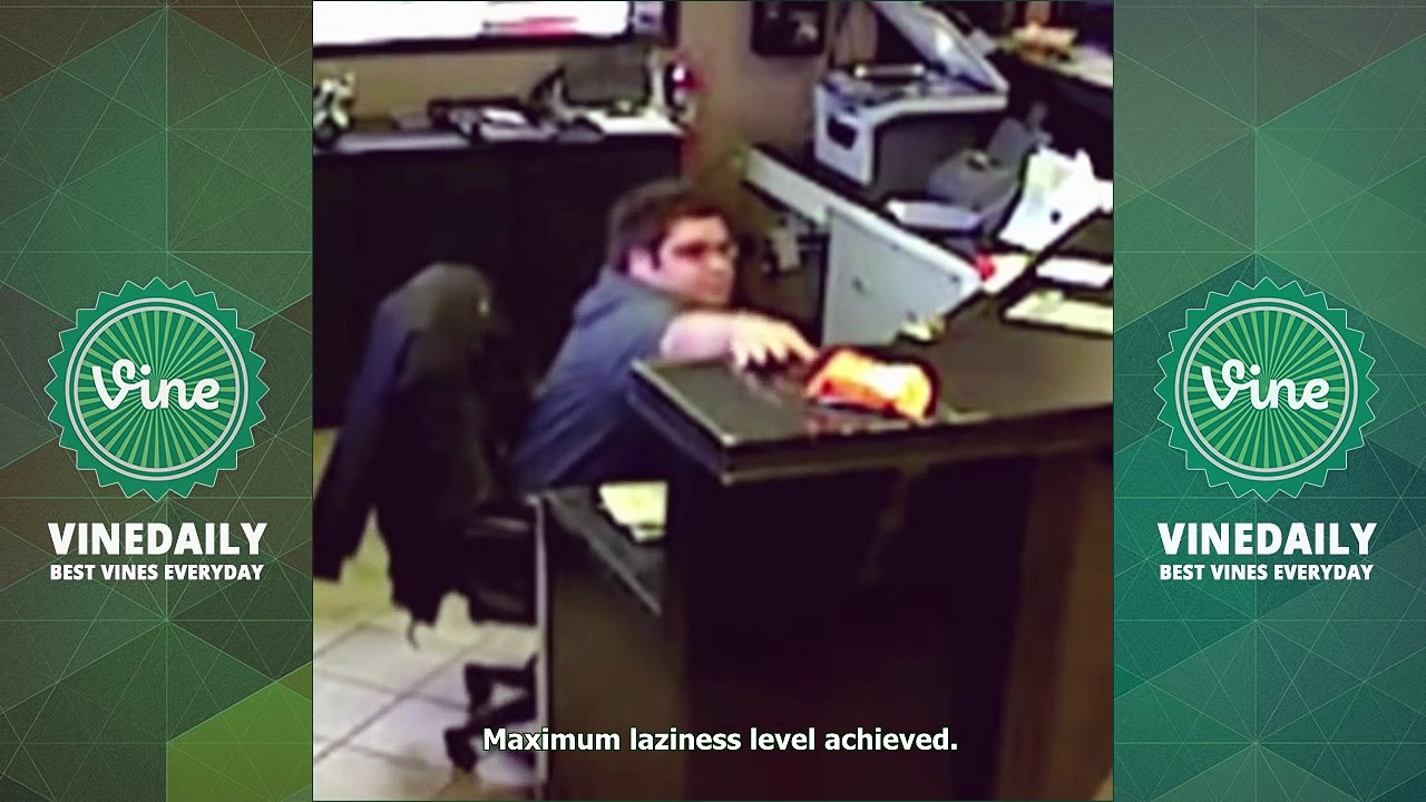 450+ AMERICA'S FUNNIEST HOME VIDEOS Vine Compilations 2016 - Funny AFHV Vines HD ( W- Titles)_68