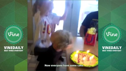 450+ AMERICA'S FUNNIEST HOME VIDEOS Vine Compilations 2016 - Funny AFHV Vines HD ( W- Titles)_89