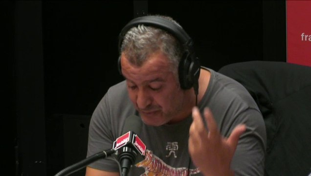 Marianne tombe la chemise - Si tu écoutes le sketch