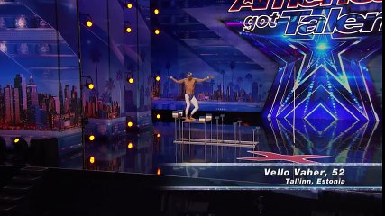 La prestation de ce gymnaste de 52 ans laisse bouche bée le public et les jurés de "America's Got Talent"