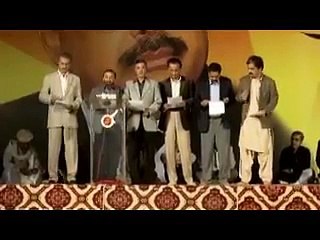 Wasim Akhtar is taking the oath from MQM members to obey Altaf Hussain's orders - Watch Video
