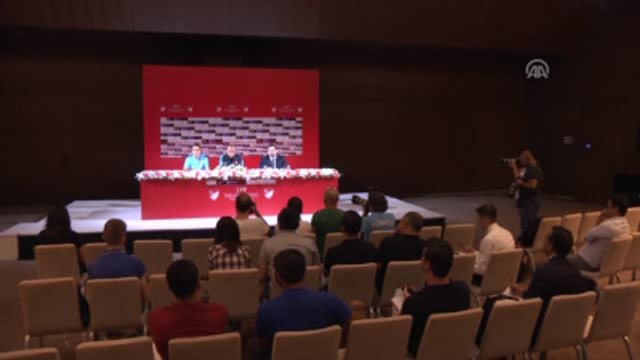 Milli Futbolcu Enes Ünal