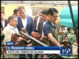 Correa visita fábrica de calzado nacional