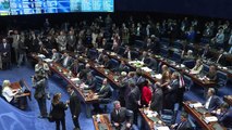 Dilma pede que senadores votem contra o impeachment