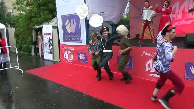 Дмитрий Писарев и вокальный-дуэт Свой