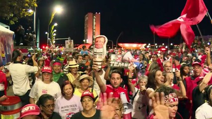 Manifestantes apoiam Dilma em Brasília