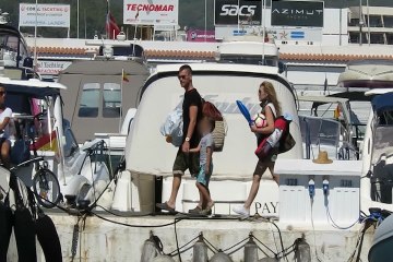 Fonsi Nieto y más famosos que disfrutan de Ibiza