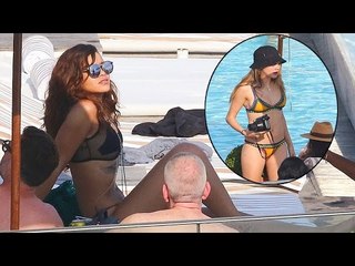 Bootylicious Rihanna And Cara Delevingne Enjoy Poolside Party