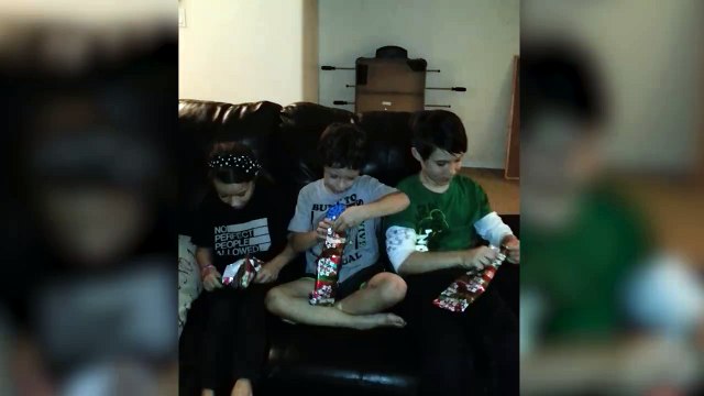 Réaction énorme de ce gamin qui apprend qu'il va avoir une petite soeur... Il voulait un frere lui