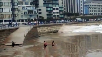Une femme va regretter d'avoir fait la maline devant une montée des eaux !