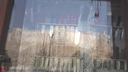 Bıçaklar Bayrama Bileniyor