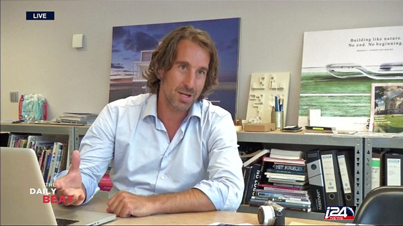 Gravitation Energy : converting mechanical power into electric charge