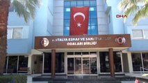 Antalya İstifası İstenen Oda Başkanı, Aesob'un Camlarını Taşladı