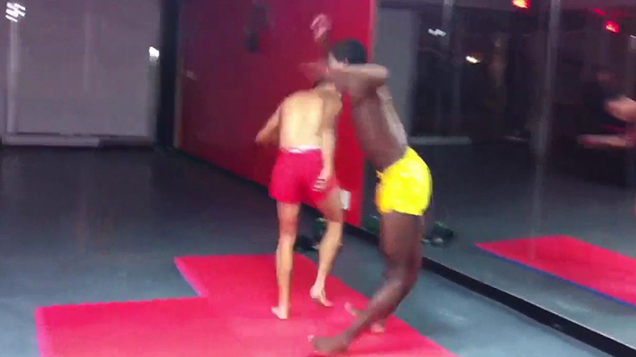 Son genou se déboîte lors d'un entraînement