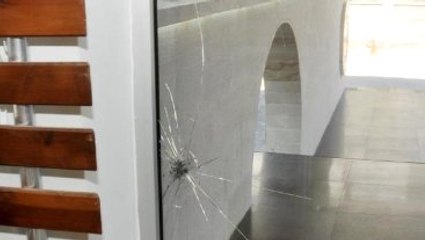 Antalya'da İstifası İstenen Oda Başkanı, AESOB'un Camlarını Taşladı