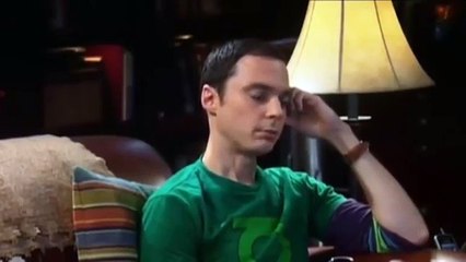 Kaley Cuoco Caught Her Ass Hanging Out