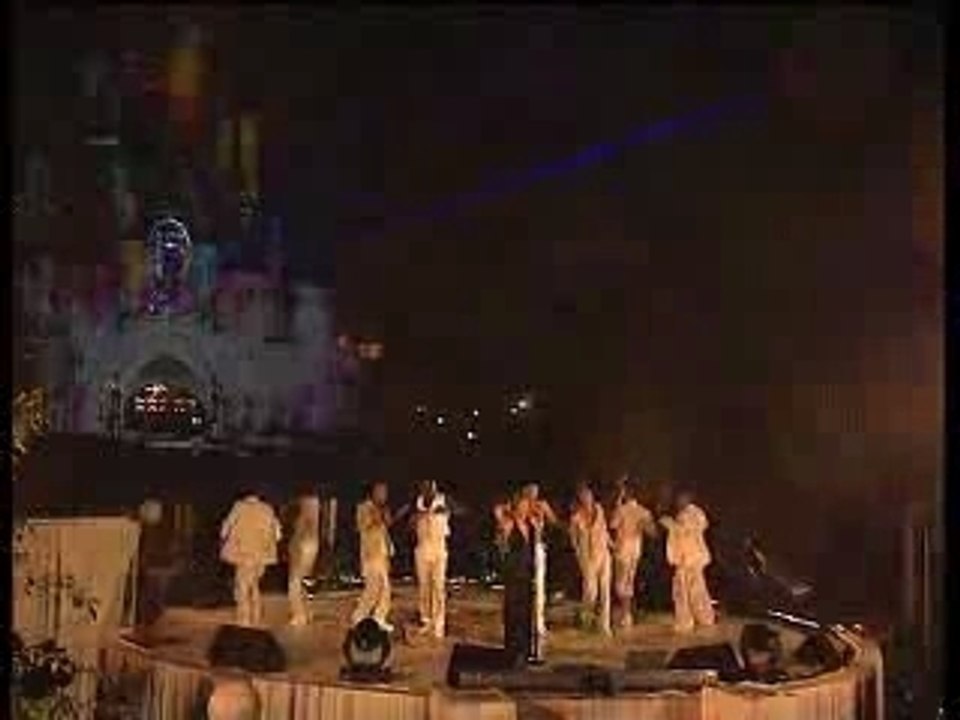 MariahCarey-Fantasy-Disneyland