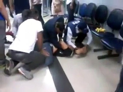 Il devient fou à cause de Pokemon GO et 6 policiers interviennent pour le calmer