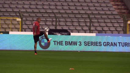 Скачать видео: Thierry Henry taquine la balle avant l'entraînement des Diables Rouges