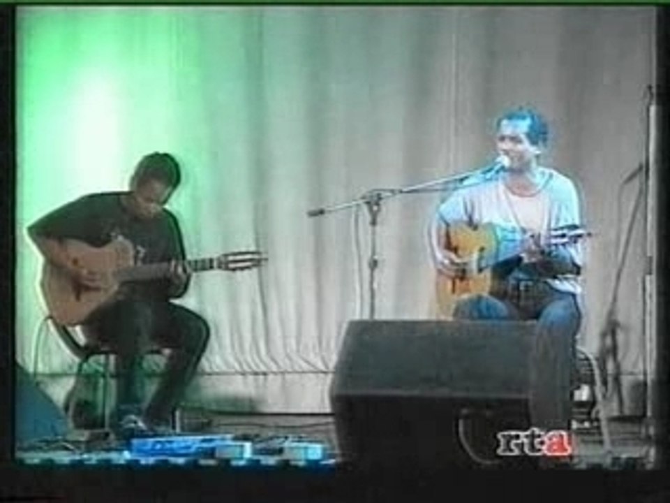 Erick Manana - Tsara ny hiran' ny taniko live