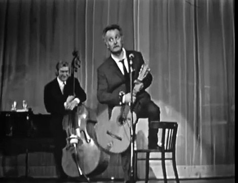 Georges Brassens - Les Copains D'Abord - Excellent Excellent Excelent, Le Meilleur Clip De Brassens - YouTube
