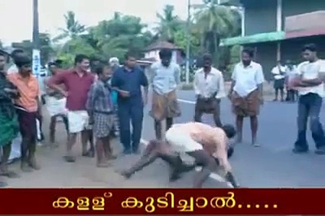 Funny drunken in Kerala fighting at Road
