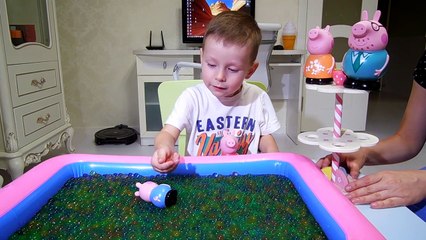 Свинка Пеппа и ее семья прыгают с Вышки и ищут большие Орбизы