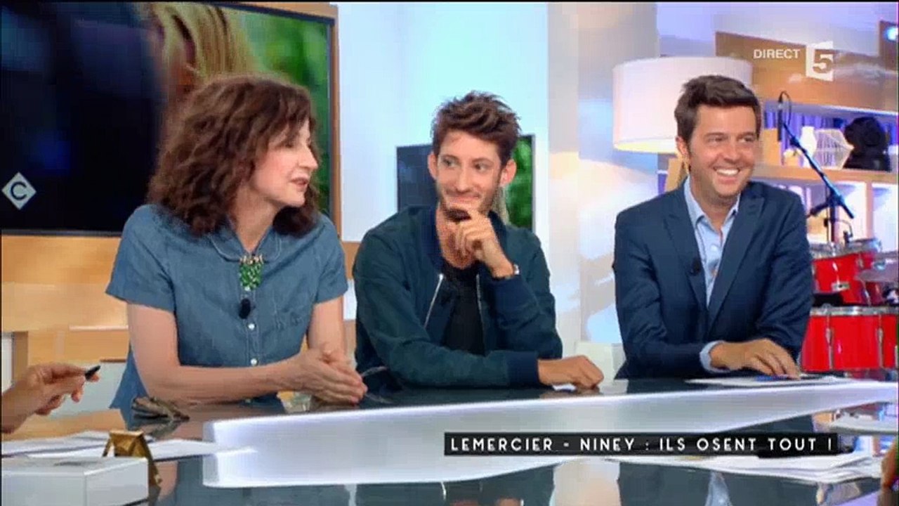 Valérie Lemercier en pleine forme chante du Céline Dion dans "C à vous" - Regardez