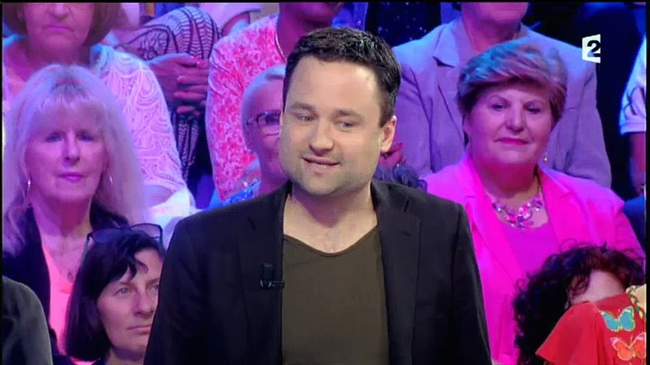 Face à un animateur radio, Nagui fait le bilan des radios qui l'ont embauché et... viré ! Regardez