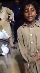 Very beautiful naat by street boy... Aqa merian akhian madinay wich