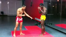 Un entraînement de boxe thaïlandaise tourne très mal pour un des boxeurs !