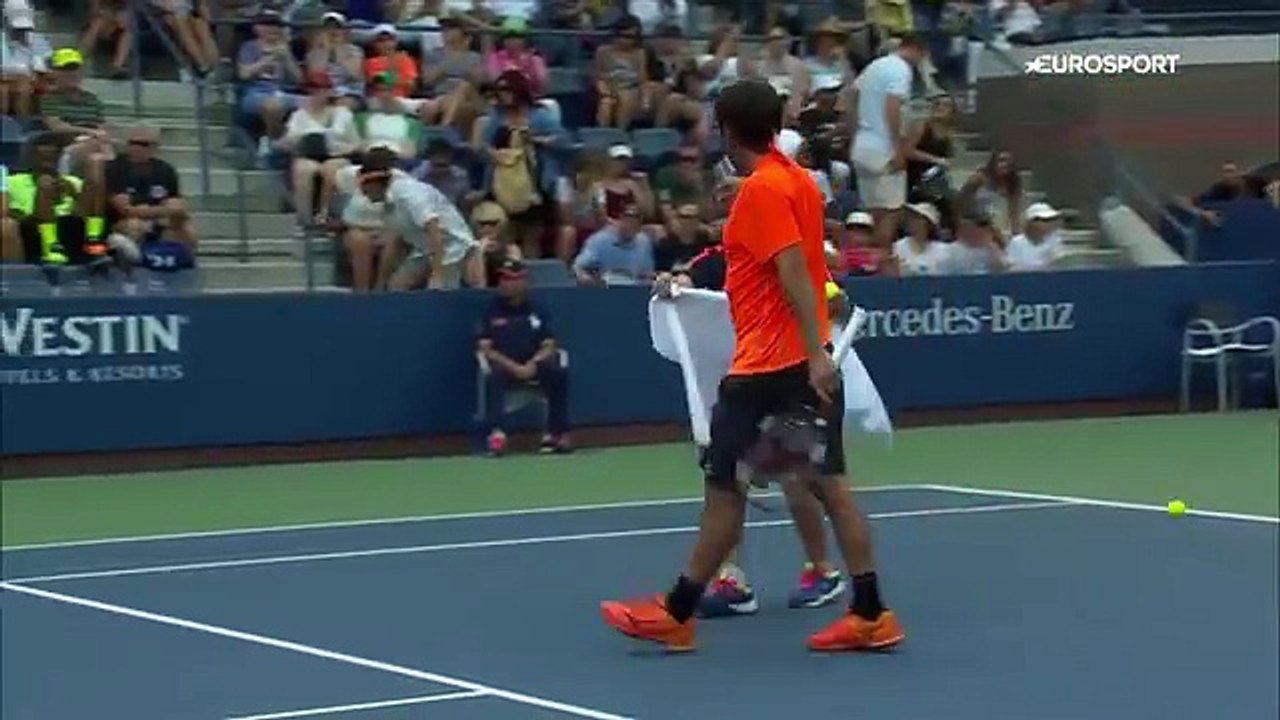 Quand Benoit Paire arrache son T-Shirt en plein match