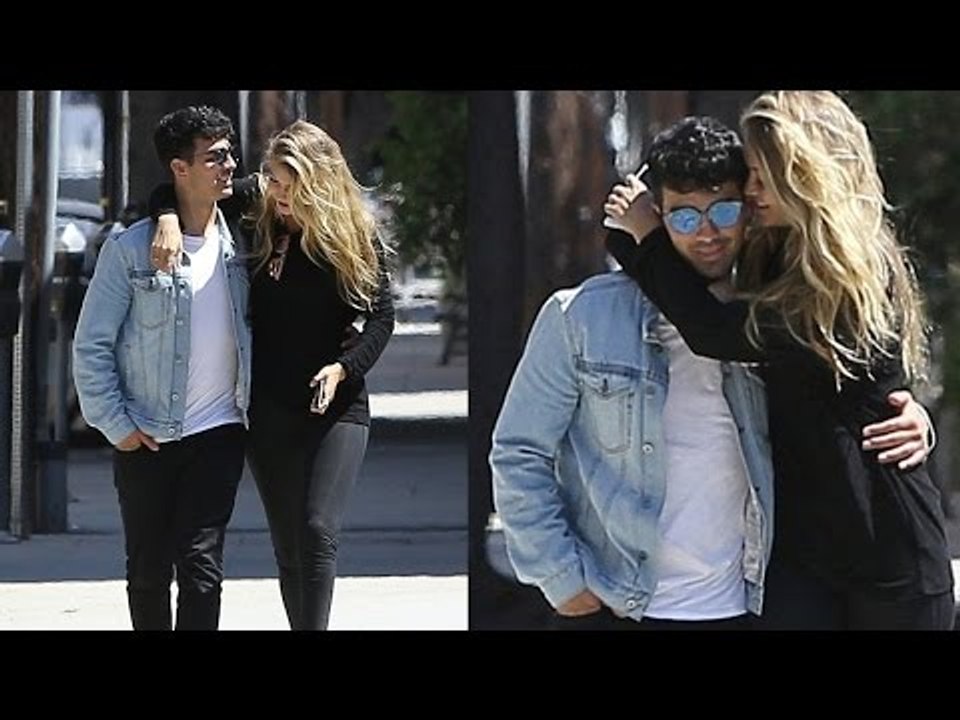 Gigi Hadid & Joe Jonas Enjoy Some Passionate PDAs