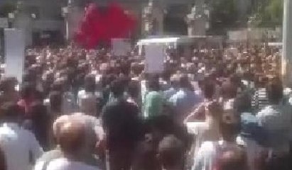 Vedat Türkali alkışlar eşliğinde son yolculuğuna uğurlandı