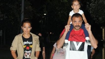 Demet Akalın-Okan Kurt Çifti Parkın Ortasında Aşka Geldi