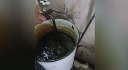 Rusya'da Bir Köyün Musluklarından Sıcak Petrol Aktı