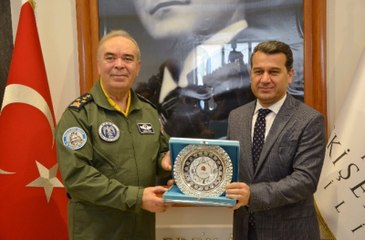 Orgeneral Ünal, Eskişehir'e Kendi Kullandığı F-16 ile Geldi
