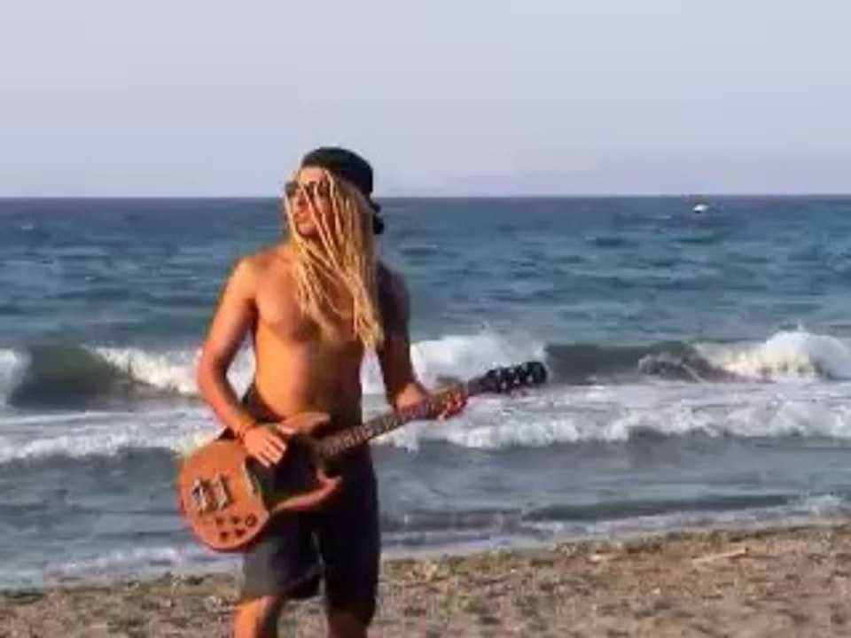 Δεν κανει  κρυο  στην  Ελλαδα....ακουσατε?