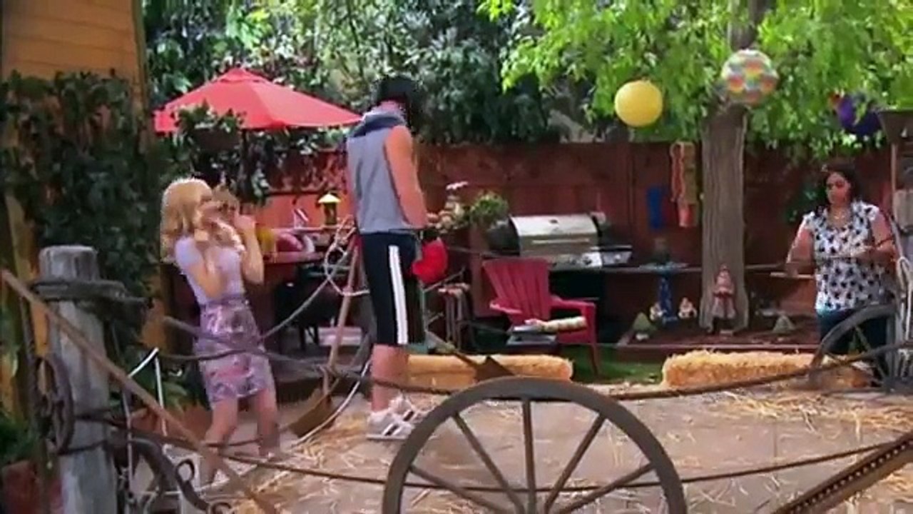 Liv and Maddie S03 E05 Cowbell a Rooney